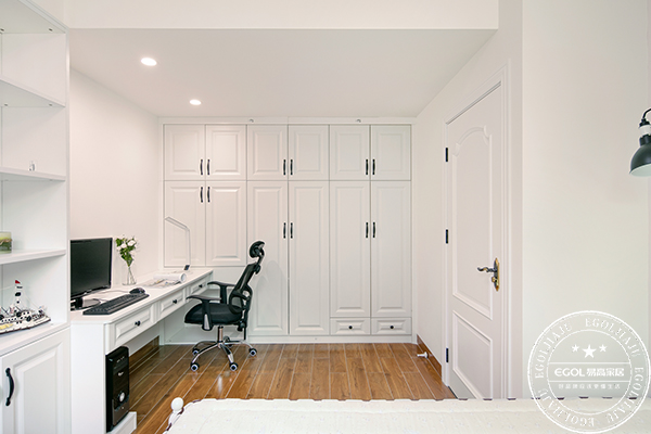 全屋定制96m²小三房如何在不經(jīng)意間隔出辦公區(qū)?