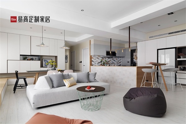 全屋定制和成品家具哪個好?