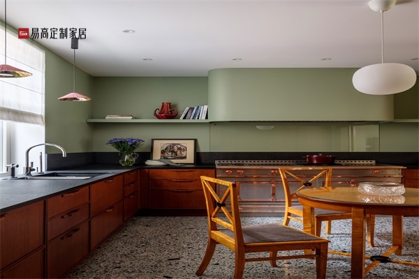 定制櫥柜和成品櫥柜哪個更有優(yōu)勢?